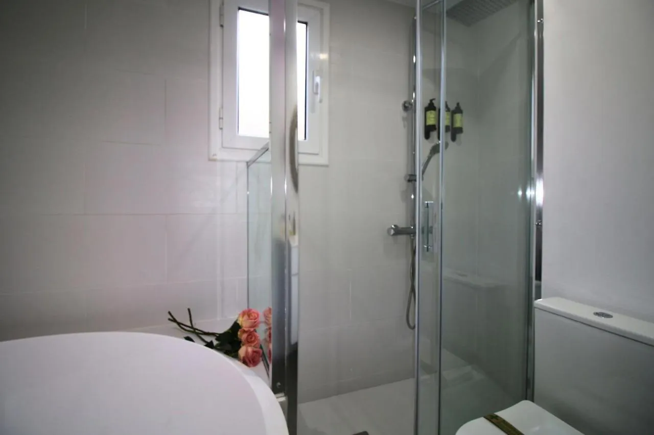 Luxurius Apartment For 4 People With Jacuzzi Barcelona 0*,  España