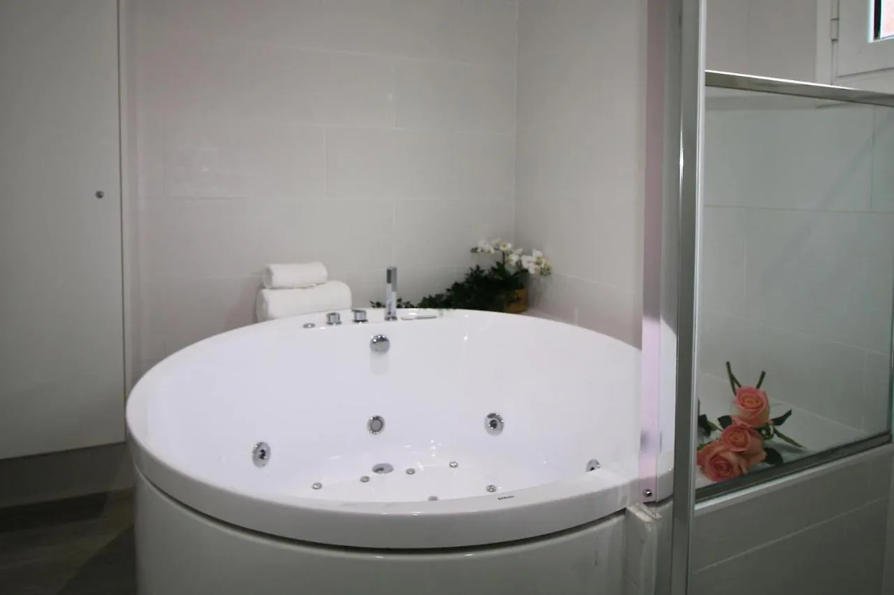 Luxurius Apartment For 4 People With Jacuzzi Barcelona