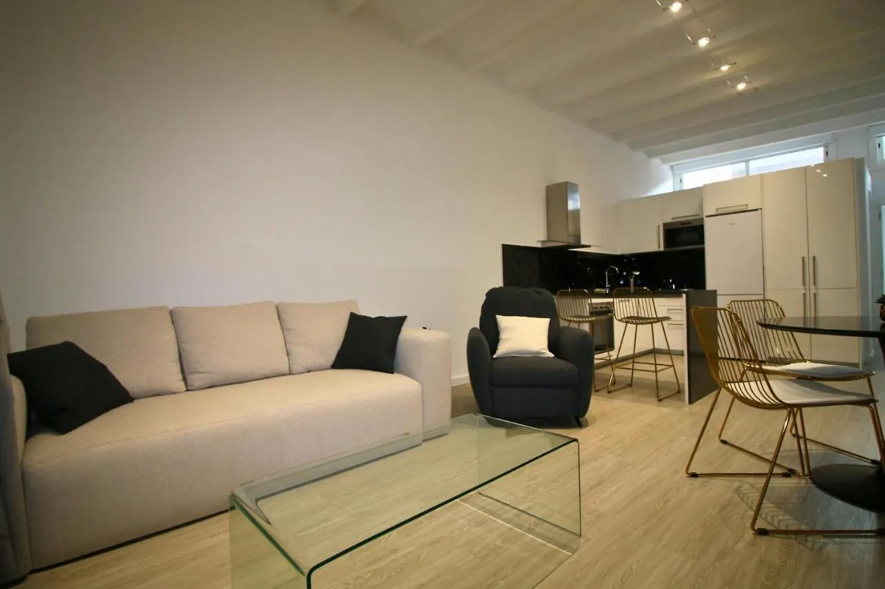 Luxurius Apartment For 4 People With Jacuzzi Barcellona 0*,  Spagna